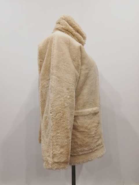 Бежевая шуба