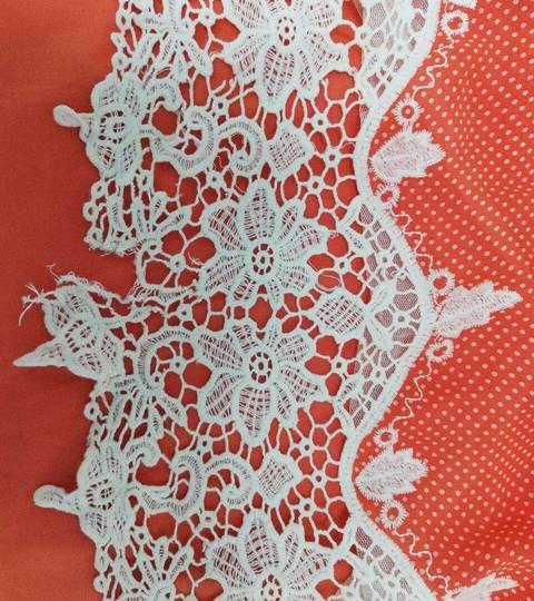 Белый кружевной узор