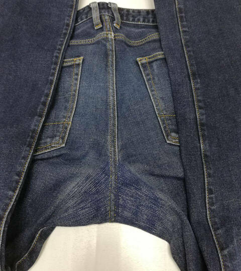 Джинсы с заплаткой