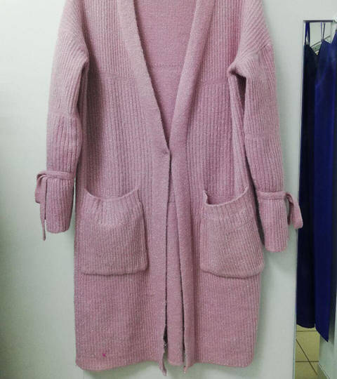 Розовая кофта с карманами